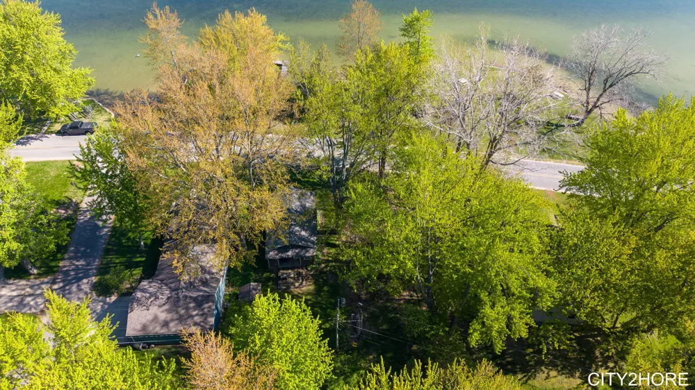 5964 122nd Avenue Fennville, MI 49408