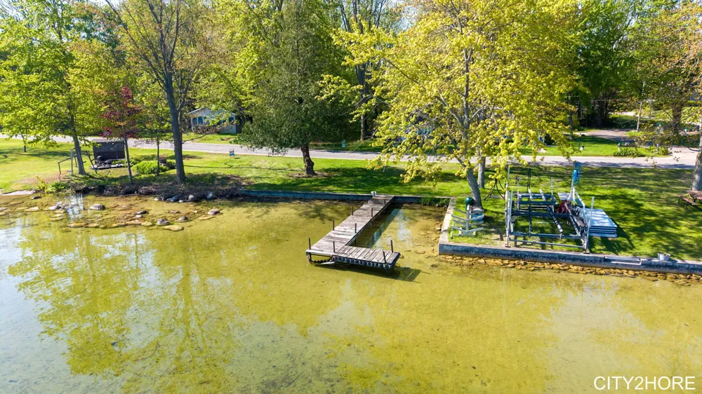 5964 122nd Avenue Fennville, MI 49408