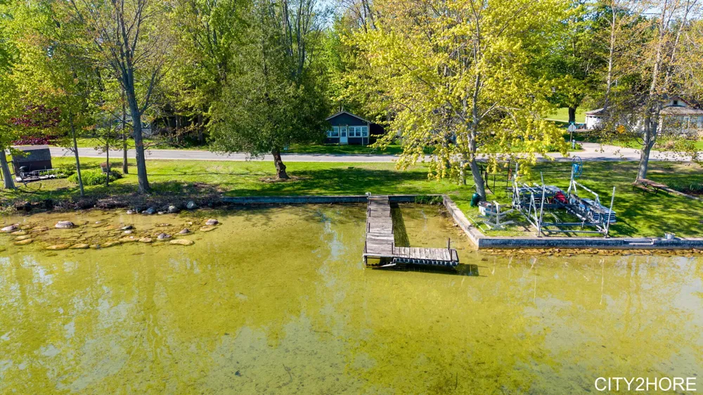 5964 122nd Avenue Fennville, MI 49408