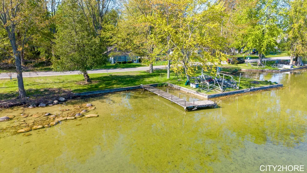 5964 122nd Avenue Fennville, MI 49408