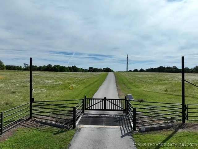 4100 430 ROAD Locust Grove, OK 74352
