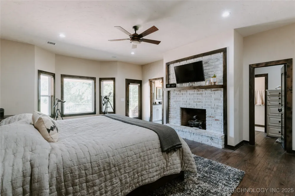 4100 430 ROAD Locust Grove, OK 74352