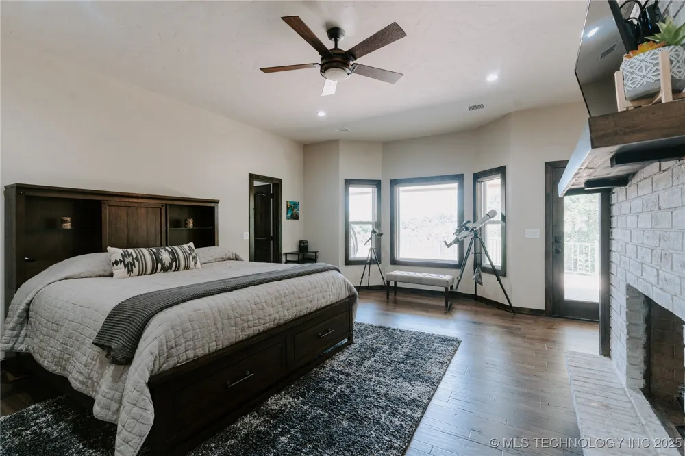 4100 430 ROAD Locust Grove, OK 74352