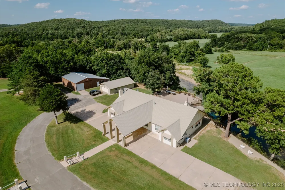 4100 430 ROAD Locust Grove, OK 74352