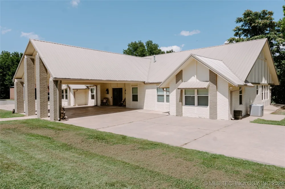 4100 430 ROAD Locust Grove, OK 74352