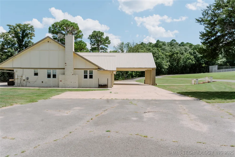 4100 430 ROAD Locust Grove, OK 74352