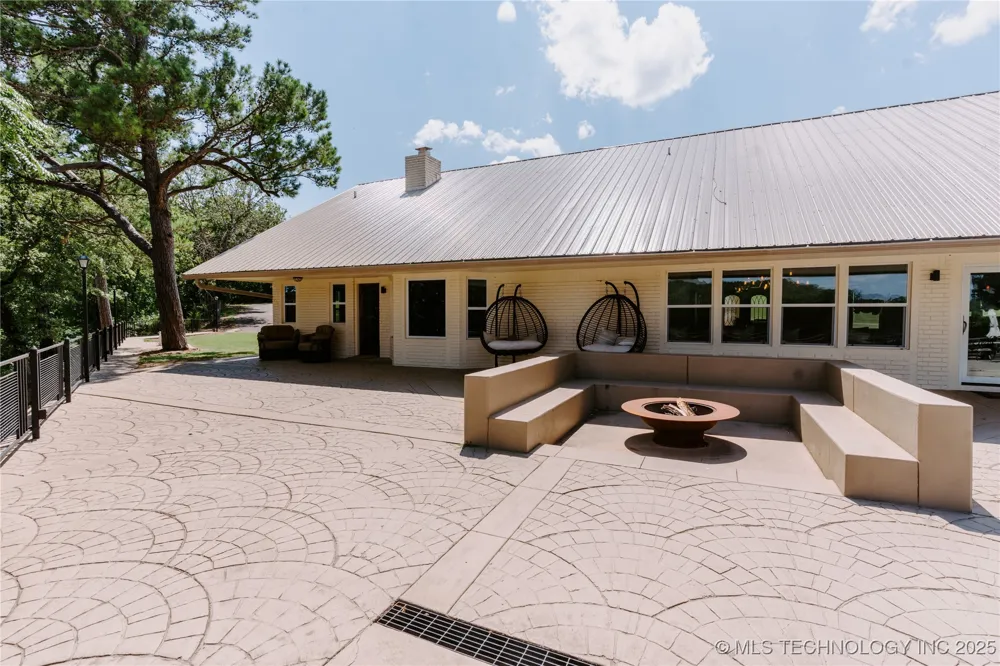 4100 430 ROAD Locust Grove, OK 74352