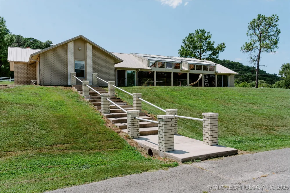 4100 430 ROAD Locust Grove, OK 74352