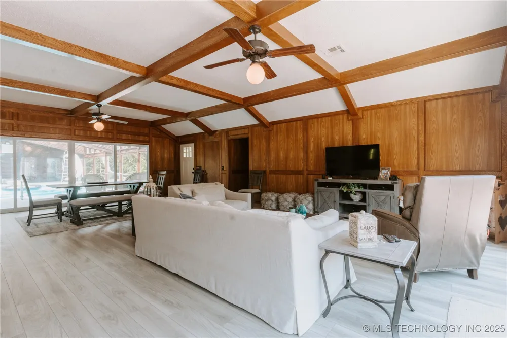 4100 430 ROAD Locust Grove, OK 74352