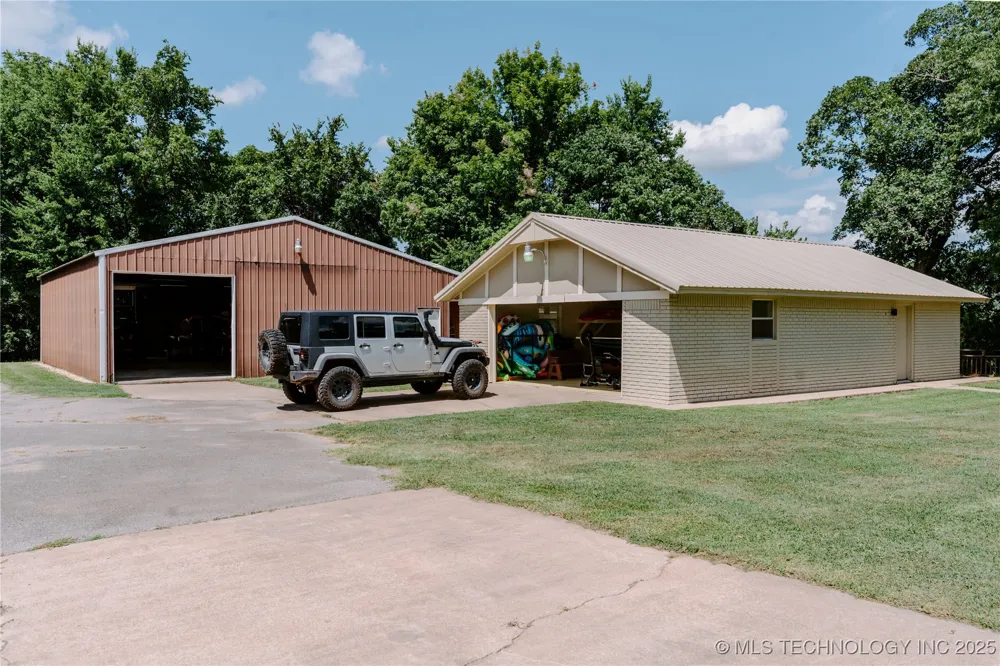 4100 430 ROAD Locust Grove, OK 74352