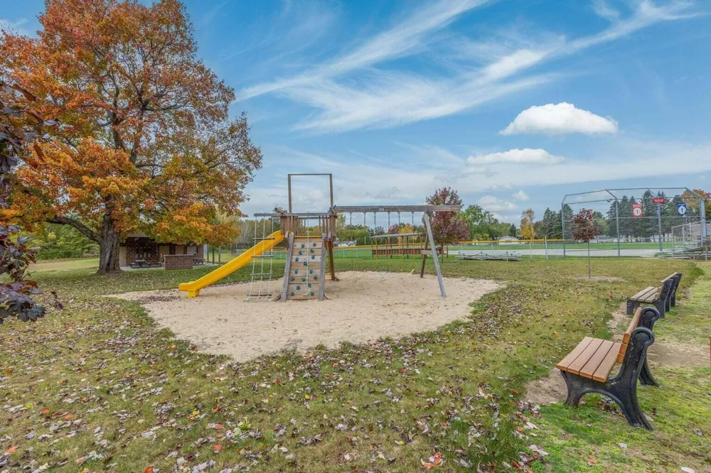 6728 Beechnut Ridge Canadian Lakes, MI 49346