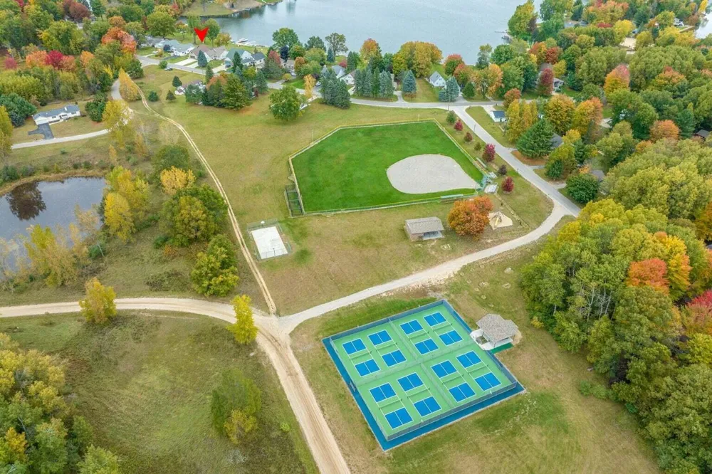 6728 Beechnut Ridge Canadian Lakes, MI 49346