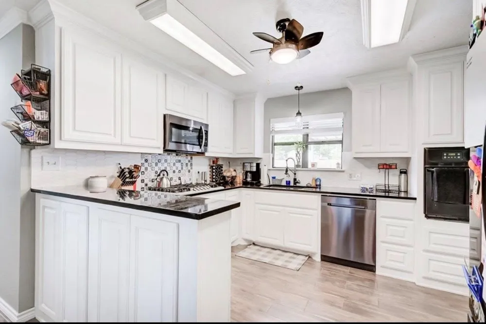 3103 Monroe St Nederland, TX 77627