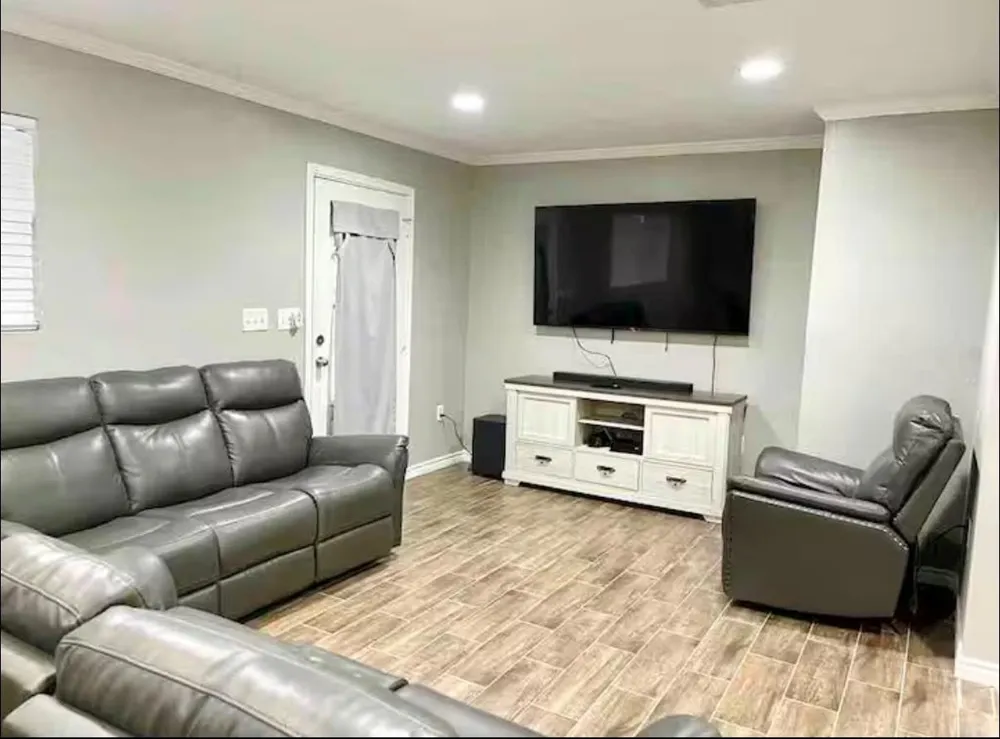 3103 Monroe St Nederland, TX 77627