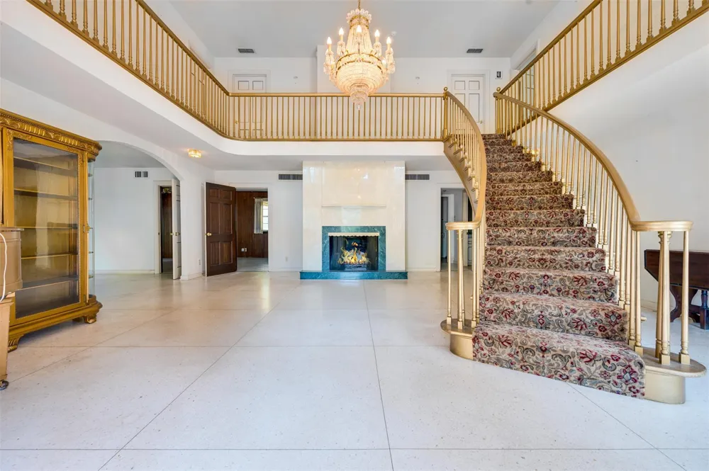 2900 S Robertson Avenue Tyler, TX 75701