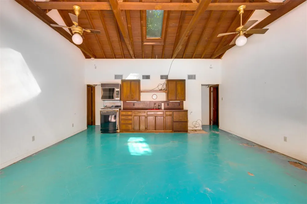 2900 S Robertson Avenue Tyler, TX 75701
