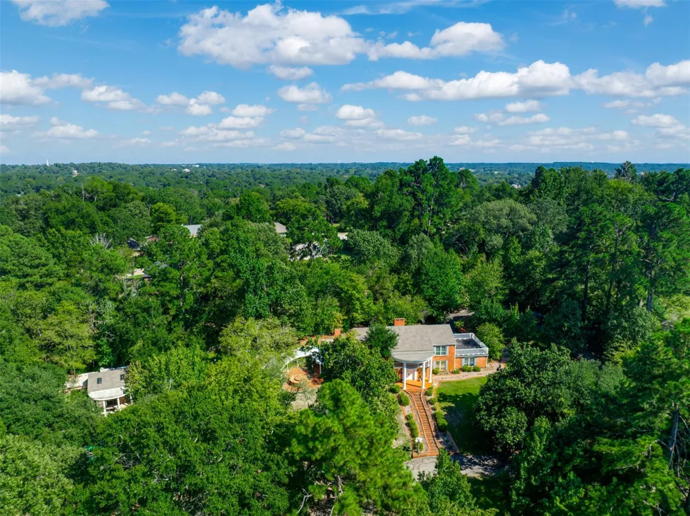 2900 S Robertson Avenue Tyler, TX 75701
