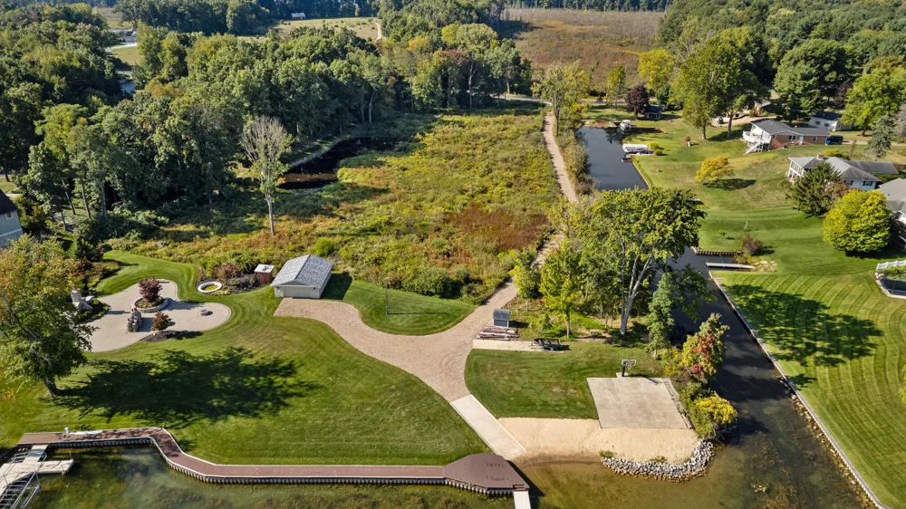 12260 Crowne Pointe Drive ##10 Vicksburg, MI 49097