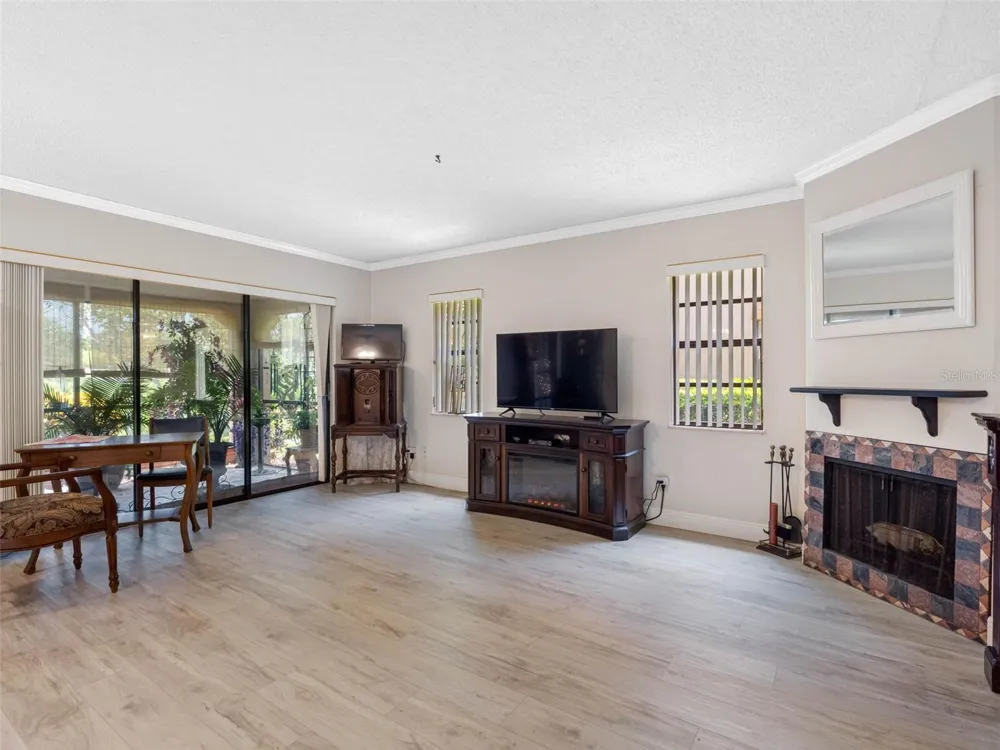 10182 SEMINOLE ISLAND DR Largo, FL 33773