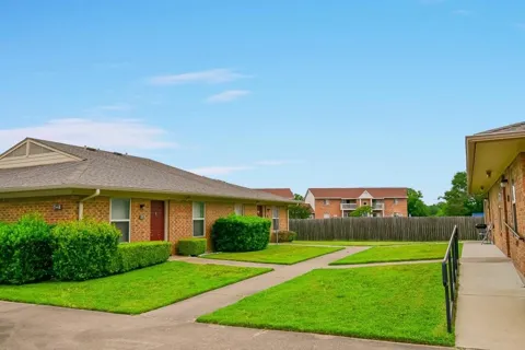 100 Sunset St