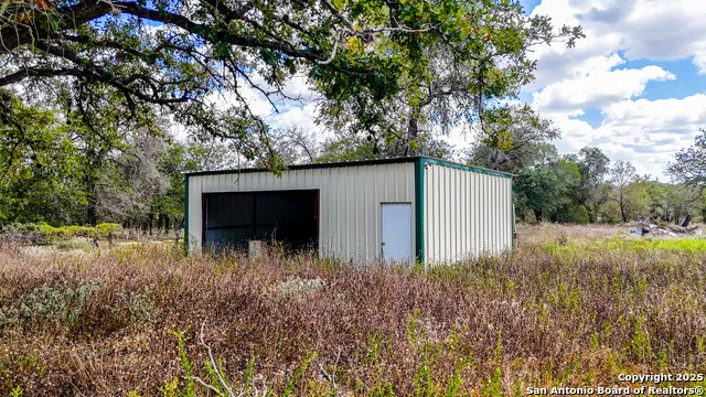 141 Oak Hill La Vernia, TX 78121