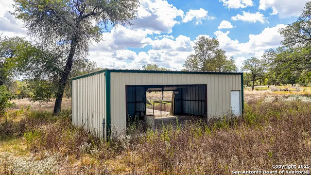 141 Oak Hill La Vernia, TX 78121