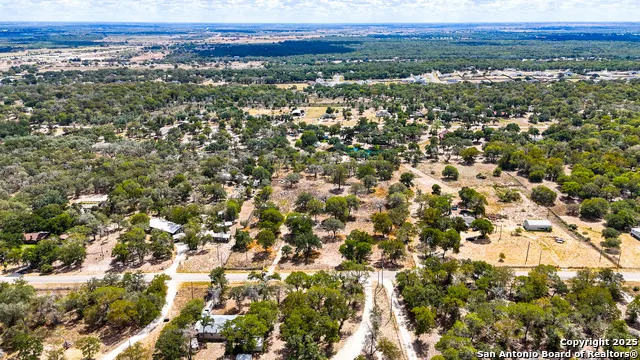 141 Oak Hill La Vernia, TX 78121
