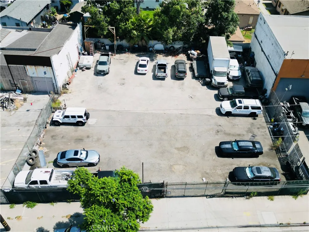 142 S Alameda Compton, CA 90021