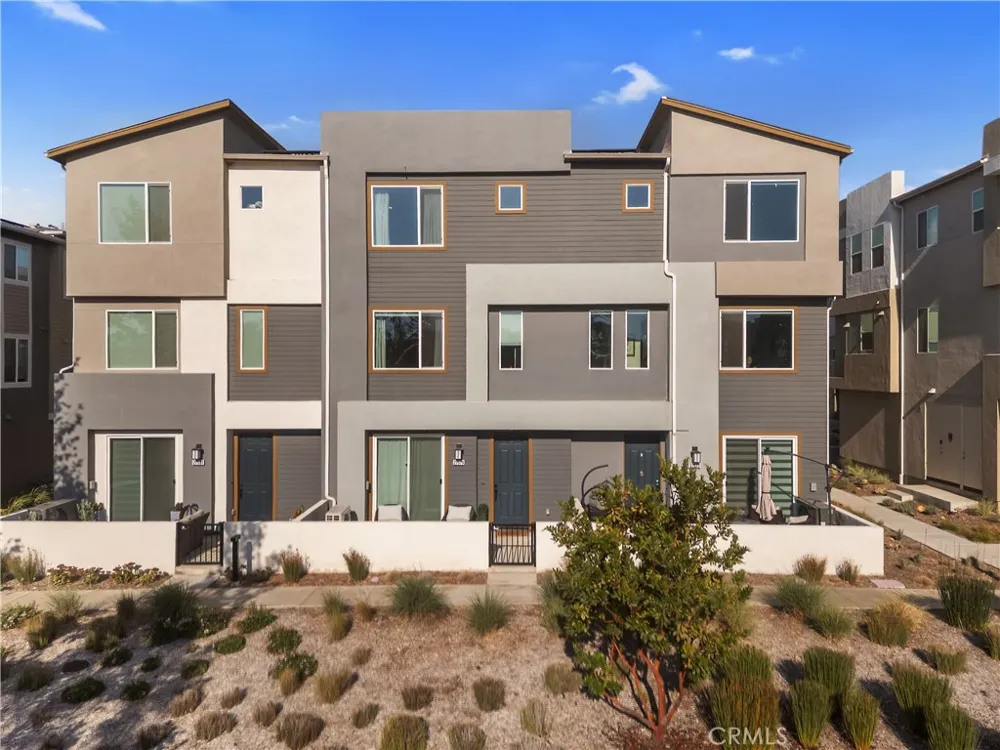 27579 Sanctuary Ct. Valencia, CA 91381