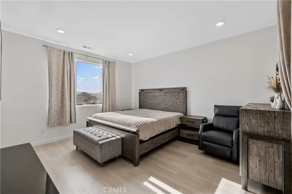 27579 Sanctuary Ct. Valencia, CA 91381