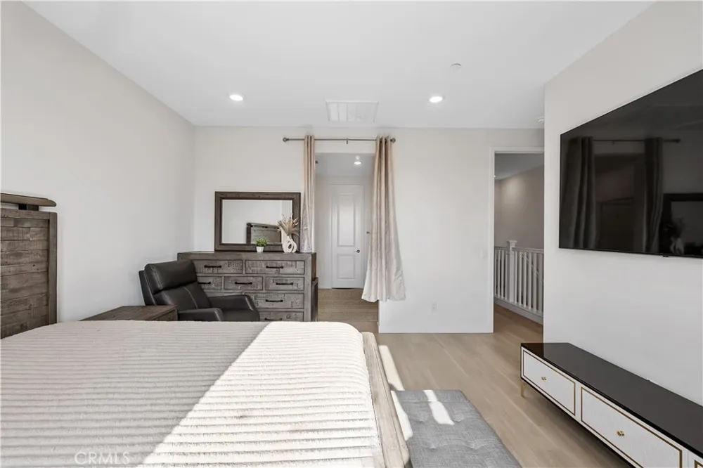 27579 Sanctuary Ct. Valencia, CA 91381