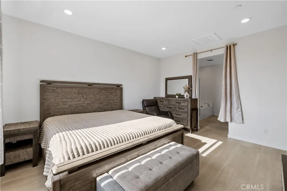 27579 Sanctuary Ct. Valencia, CA 91381