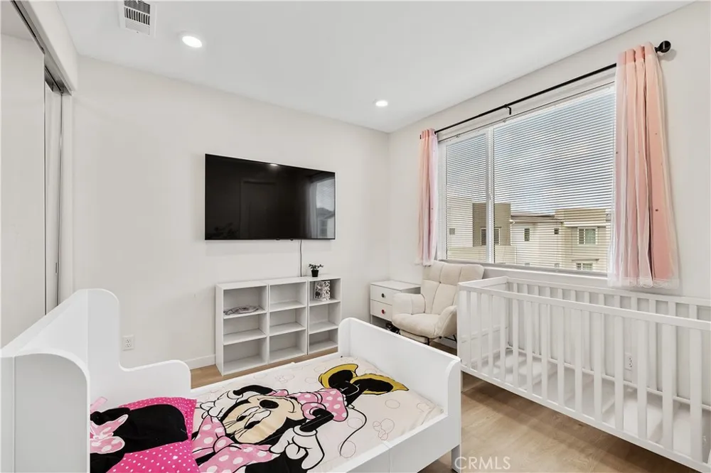 27579 Sanctuary Ct. Valencia, CA 91381
