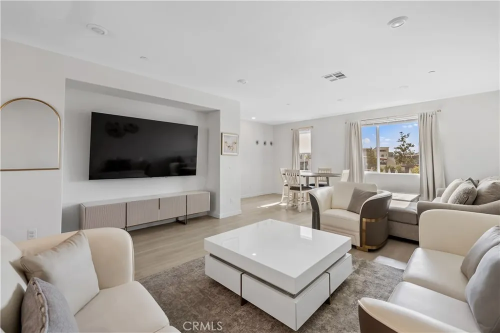 27579 Sanctuary Ct. Valencia, CA 91381