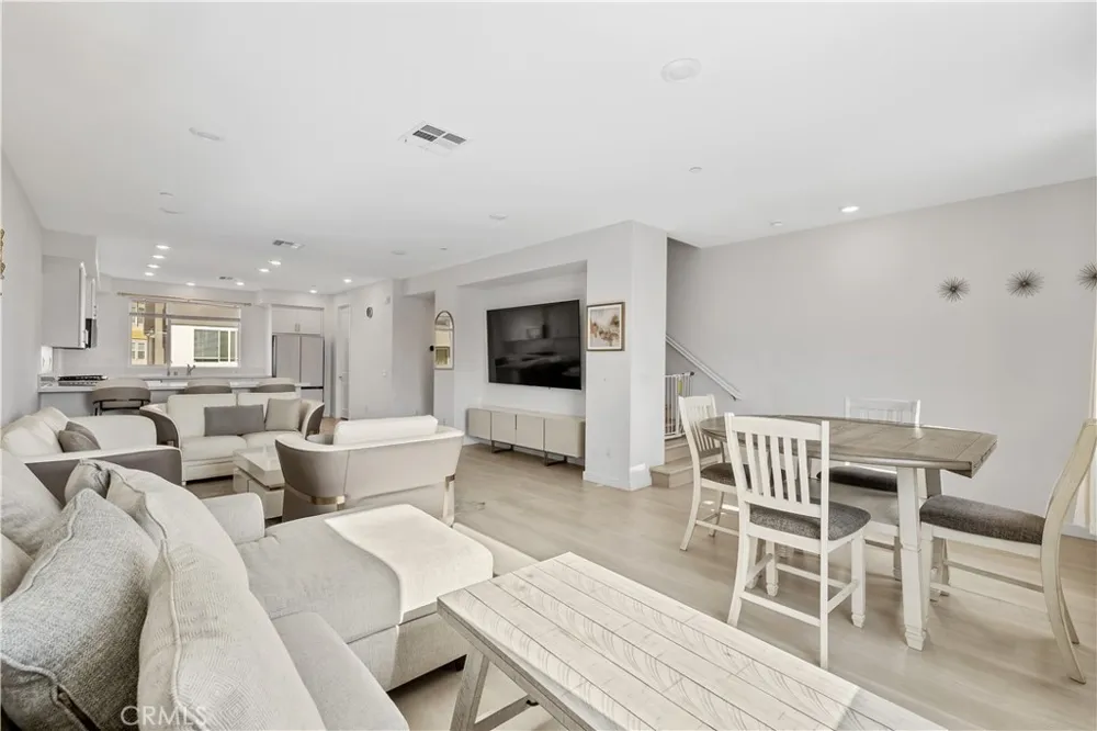 27579 Sanctuary Ct. Valencia, CA 91381