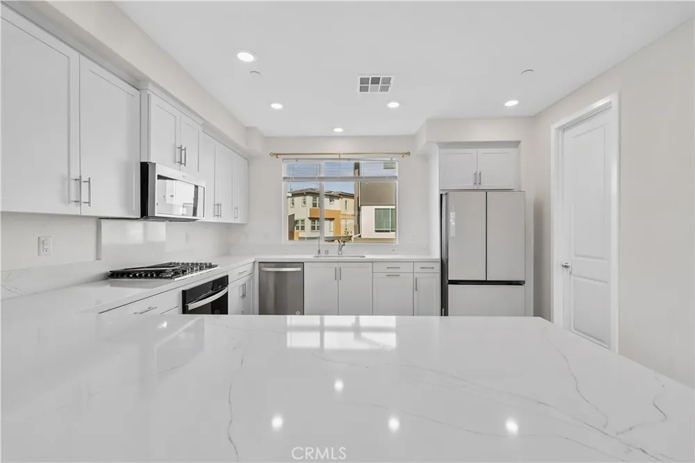 27579 Sanctuary Ct. Valencia, CA 91381