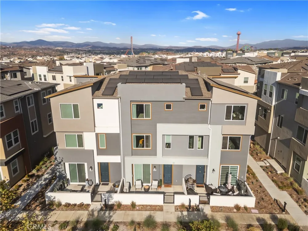 27579 Sanctuary Ct. Valencia, CA 91381