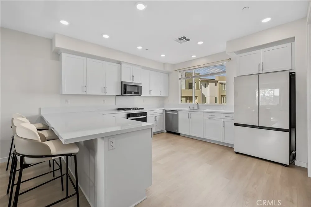 27579 Sanctuary Ct. Valencia, CA 91381