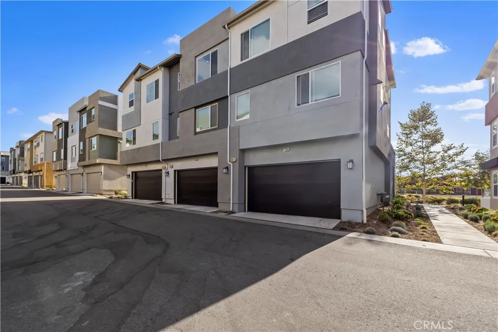 27579 Sanctuary Ct. Valencia, CA 91381