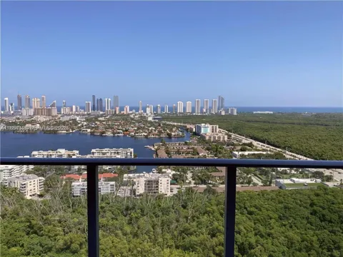 16385 Biscayne Blvd #2118