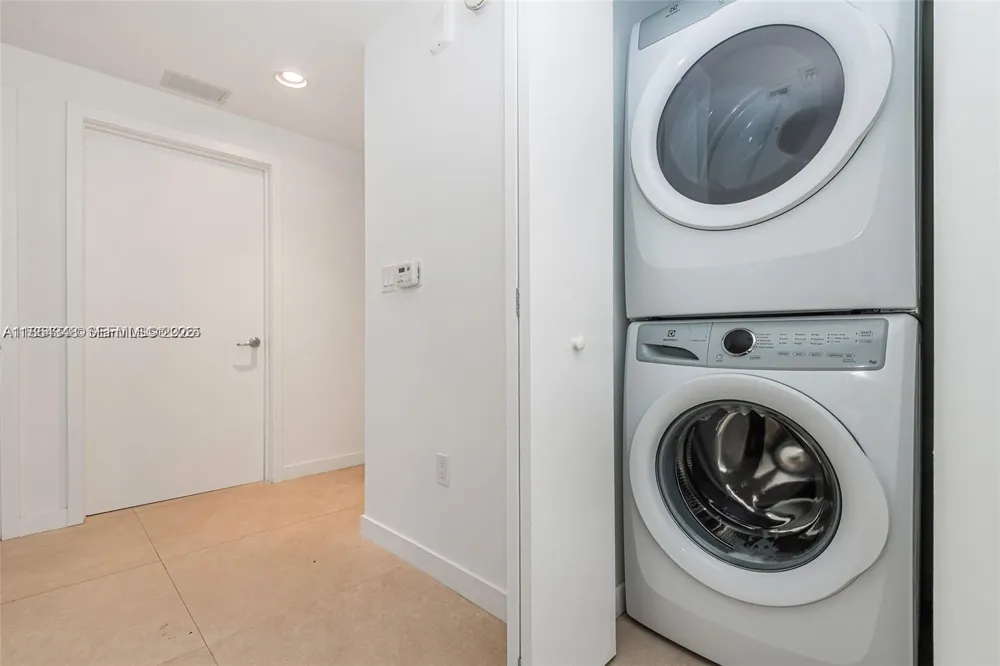 16385 Biscayne Blvd #2118 North Miami Beach, FL 33160