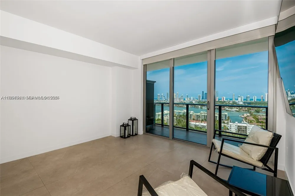 16385 Biscayne Blvd #2118 North Miami Beach, FL 33160