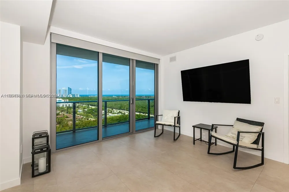 16385 Biscayne Blvd #2118 North Miami Beach, FL 33160