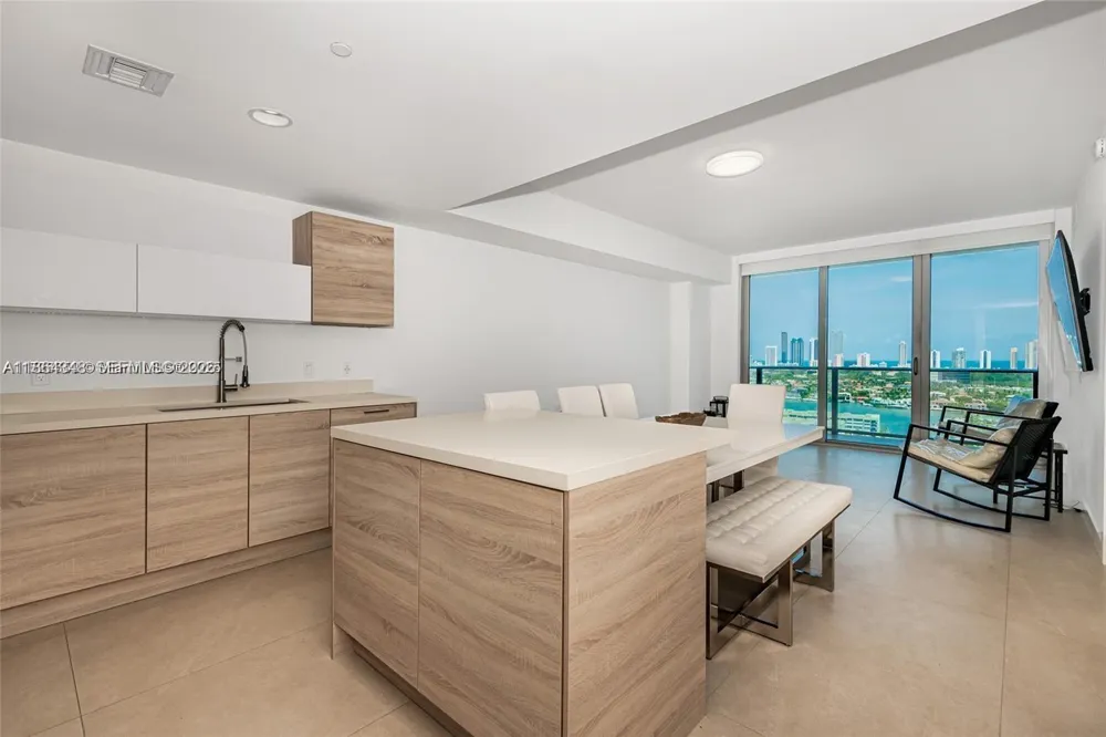 16385 Biscayne Blvd #2118 North Miami Beach, FL 33160