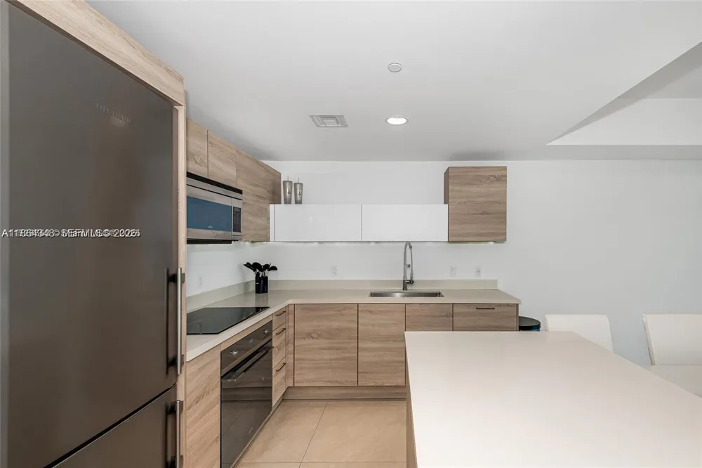 16385 Biscayne Blvd #2118 North Miami Beach, FL 33160