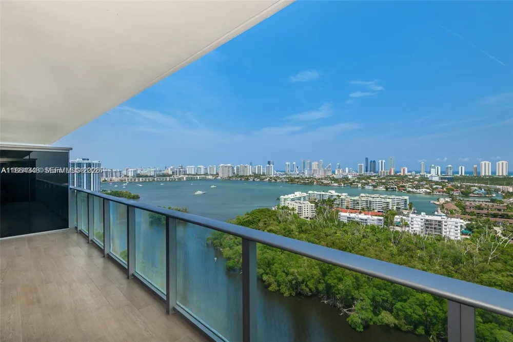 16385 Biscayne Blvd #2118 North Miami Beach, FL 33160