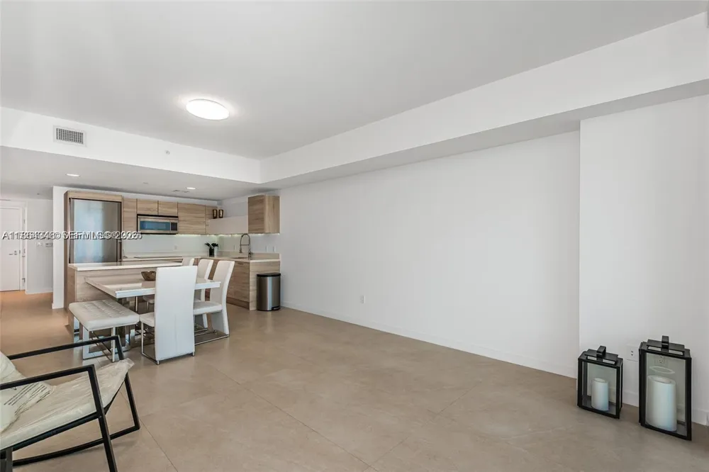 16385 Biscayne Blvd #2118 North Miami Beach, FL 33160