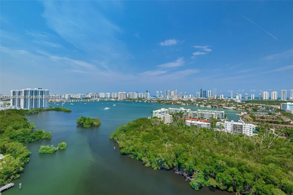 16385 Biscayne Blvd #2118 North Miami Beach, FL 33160