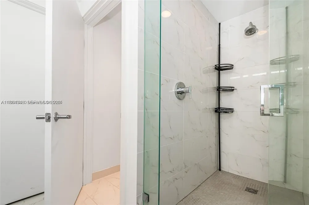 16385 Biscayne Blvd #2118 North Miami Beach, FL 33160
