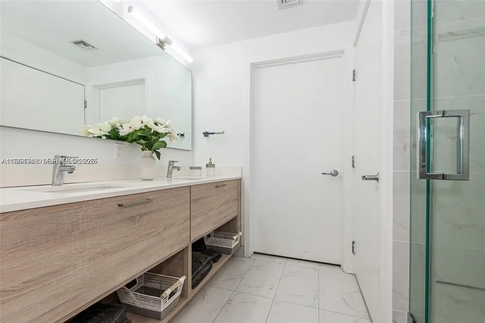 16385 Biscayne Blvd #2118 North Miami Beach, FL 33160